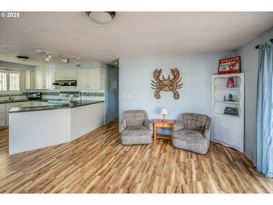 523 2nd St, Seaside, OR 97138 - photo 5