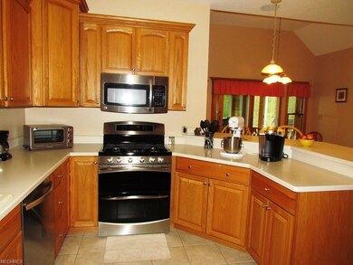 DOUBLE OVEN, BREAKFAST BAR, ALL NEWER APPLIANCES!