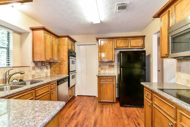 8 S High Oaks Cir, Spring, TX 77380 - photo 4