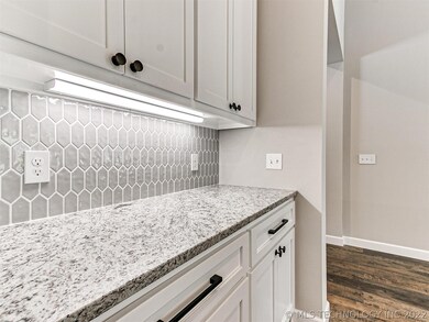 Soft Close Cabinets & Drawers.