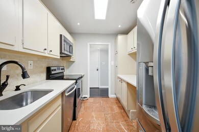 Washingtonian Tower unit 2208, Gaithersburg, MD 20878 - photo 6