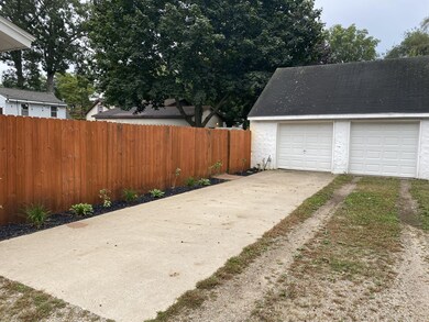 Detached Garage