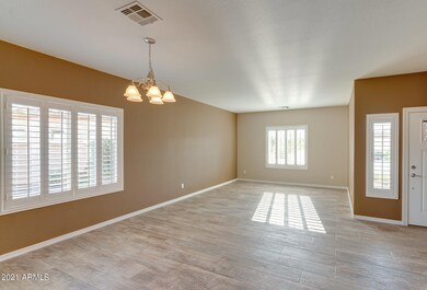 Family Room/ Formal Dinning