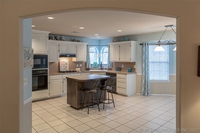 A view into the kitchen/dining area from the livin