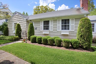83 Lockwood Rd Greenwich CT-large-003-10