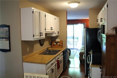 21 Cranberry Hollow unit 21, Enfield, CT 06082 - photo 2