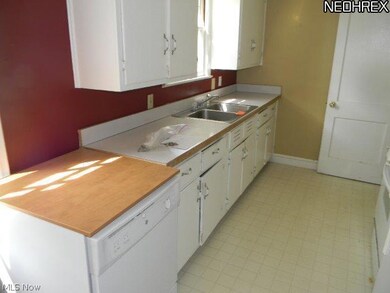 2584 E 38th St, Lorain, OH 44055 - photo 2