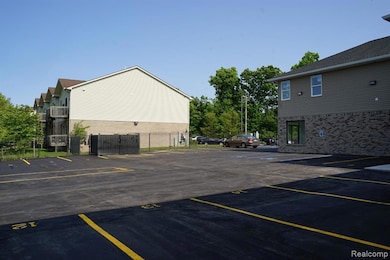 16515 W Outer Dr unit 2, Dearborn Heights, MI 48127 - photo 5