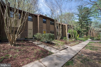 2048 Headlands Cir, Reston, VA 20191 - photo 3