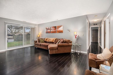 27875 Berrywood Ln unit 81, Farmington Hills, MI 48334 - photo 4