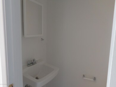 1/2 Bath.JPG