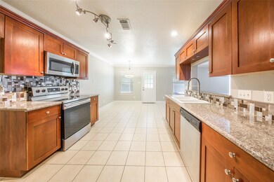 16775 Fallen Timbers Dr, Conroe, TX 77385 - photo 5