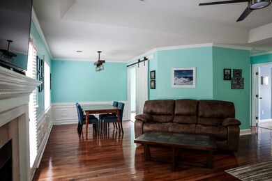 LIVING RM / DINING RM
