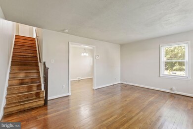 6327 Carrington Ct, Capitol Heights, MD 20743 - photo 5