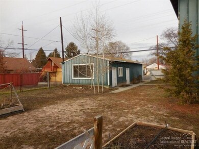 105 SW 12th St, Redmond, OR 97756 - photo 3