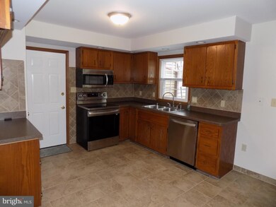 765 Whistle Stop Ln, Quakertown, PA 18951 - photo 3