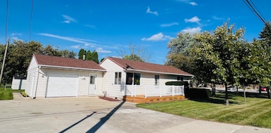 702 W 5th St, Pinconning, MI 48650 - photo 2