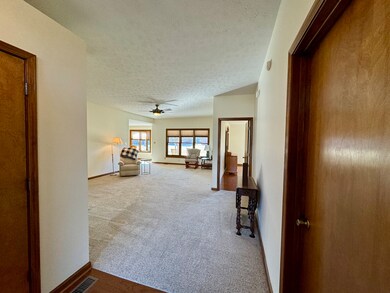 3176 Potomac Ct, Columbus, IN 47203 - photo 2