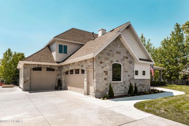 1_Exterior_high_3687293