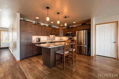 3707 Calgary Ct-13