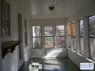 709 E Humphreys St, Seguin, TX 78155 - photo 6