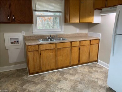 1305 Wise Ave, High Point, NC 27260 - photo 4