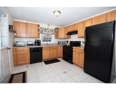 32A Milton St, Worcester, MA 01605 - photo 4