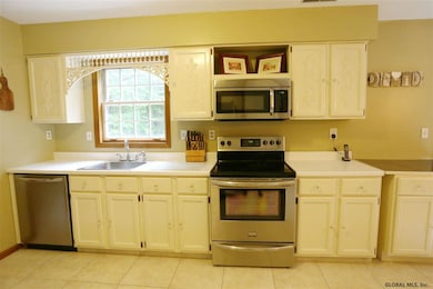 44 Esopus Dr, Clifton Park, NY 12065 - photo 6