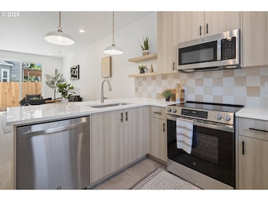 4512 NE Wygant St, Portland, OR 97218 - photo 4