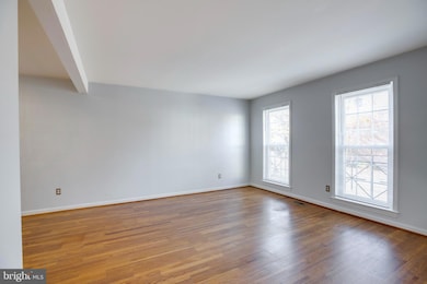 3201 White Flint Ct, Oakton, VA 22124 - photo 3