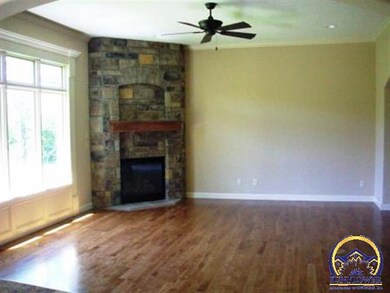 5739 SW 44th Ct, Topeka, KS 66610 - photo 4