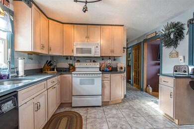 375 Mystic St, Manchester, NH 03103 - photo 4