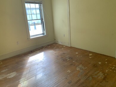 35 Freeland St, Worcester, MA 01603 - photo 4