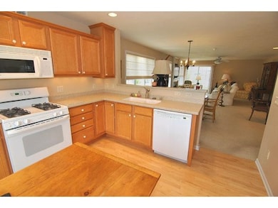 812 Charles Ct, Oregon, WI 53575 - photo 4