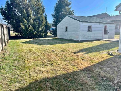 159 3rd St NW, Linton, IN 47441 - photo 3