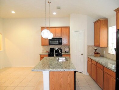 15914 Pleasant Green Cir, Tomball, TX 77377 - photo 2