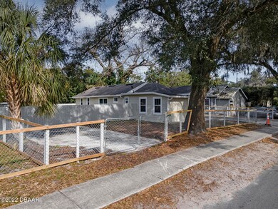 645 E Howry Ave 041