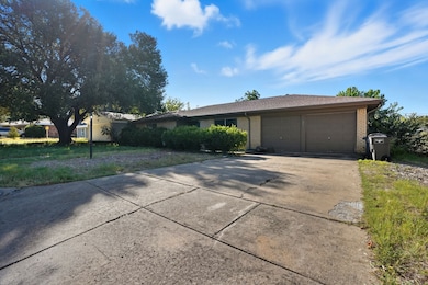 233 Bellvue Dr, Fort Worth, TX 76134 - photo 2