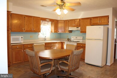 858 W Irvin Ave, Hagerstown, MD 21742 - photo 6