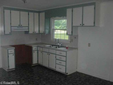 709 Willow St, Reidsville, NC 27320 - photo 4