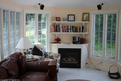 9 Cook St unit 2, Kittery, ME 03904 - photo 2