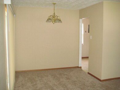 2007 W 69th St, Davenport, IA 52806 - photo 5