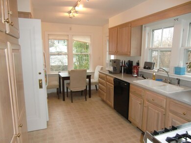 Eat In Kitchen