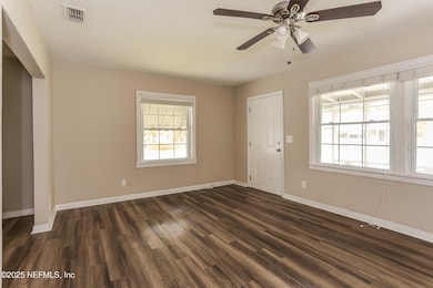 002-photo-living-room-9552758