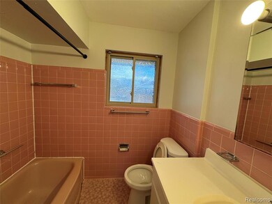 6004 Cronin Dr, Dearborn Heights, MI 48127 - photo 5