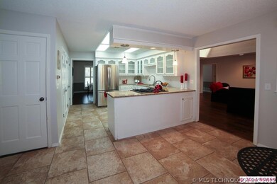 2541 Regency Rd, Bartlesville, OK 74006 - photo 2