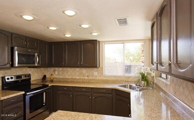 Myrna kitchen