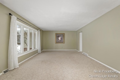 1010 Cherrywood Ln NE, Grand Rapids, MI 49505 - photo 6