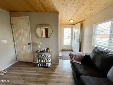 406 W Prairie Ln, Mandan, ND 58554 - photo 2