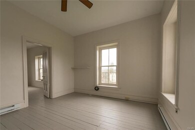 617 Easton Rd unit 3rd floor, Riegelsville, PA 18077 - photo 3